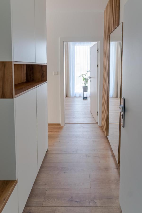 Avocado Apartment Victory Port Liptovsky Mikulas Bagian luar foto